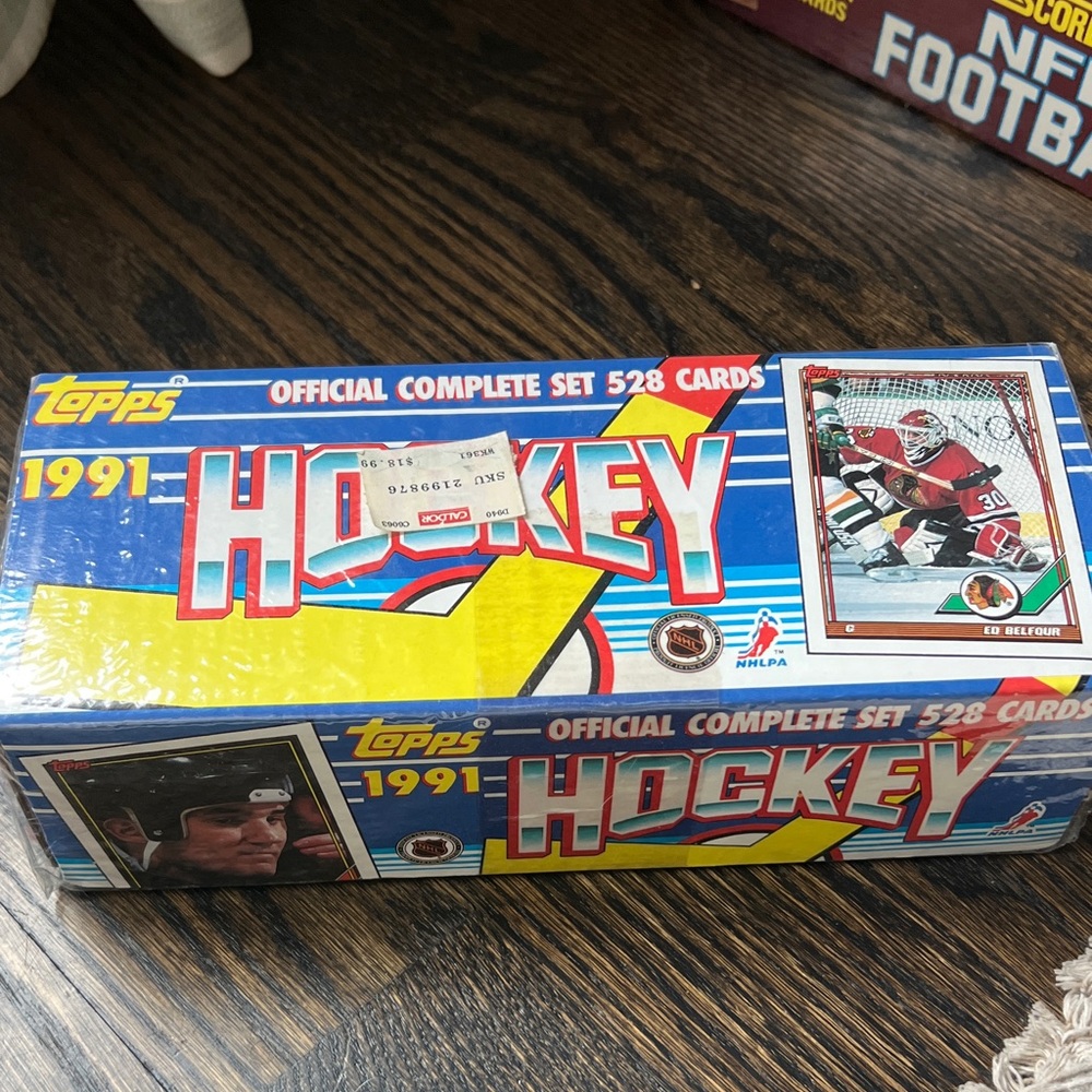 Topps Hockey Card Box - Blue, Yellow, Red
